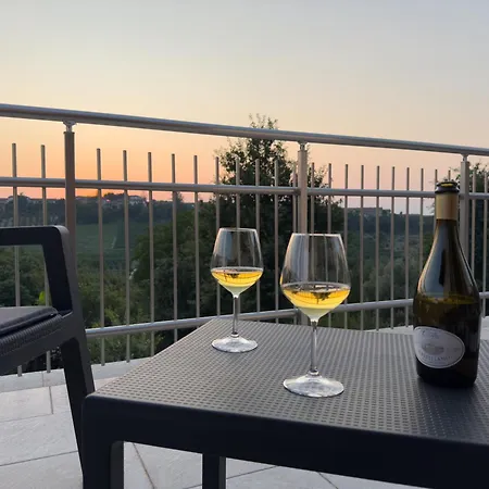 Roero Sunset Semesterbostad