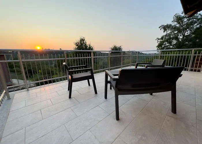 Roero Sunset Feriehus *